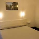 Ours Blanc - Centre Ξενοδοχείο Τουλούζη