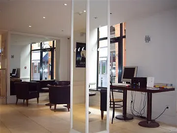 Ours Blanc - Centre Hotell 3*