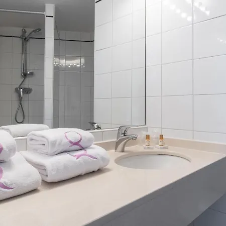 Ours Blanc - Centre Hotel 3*