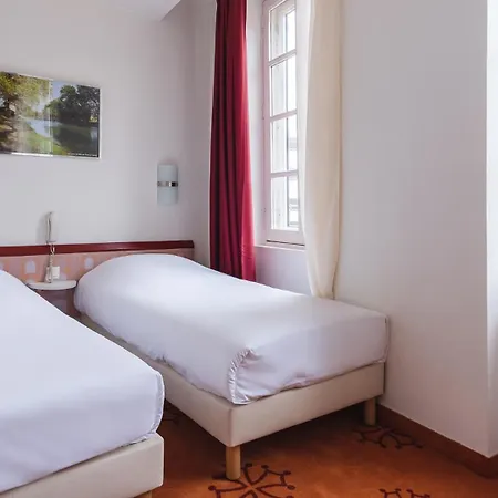 Ours Blanc - Centre Hotel 3*