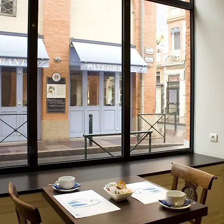 Ours Blanc - Centre Hotell 3*