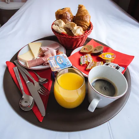 Ours Blanc - Centre Hotell 3*