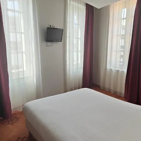 Отель Ours Blanc - Centre 3*