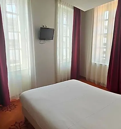 Alfred Victor Hugo - Renove Szálloda 3*