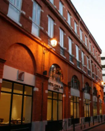 Ours Blanc - Centre 3* Toulouse