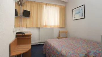 Ours Blanc - Centre Hotell 3*