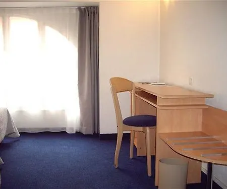 Ours Blanc - Centre Hotell 3*