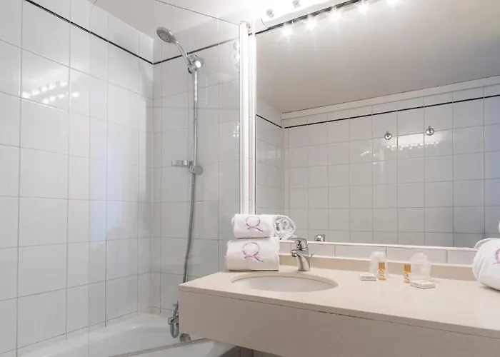 Ours Blanc - Centre 3* Toulouse