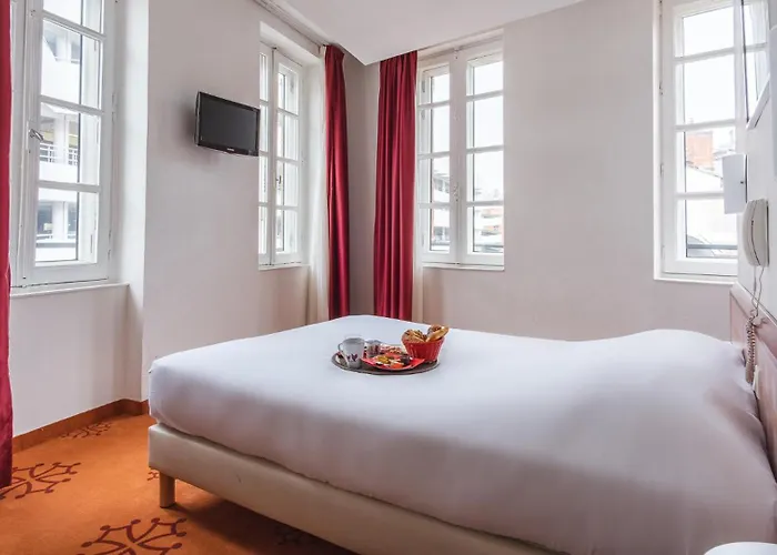 Отель Ours Blanc - Centre 3*