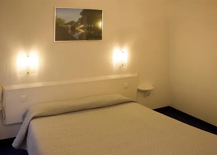 Ours Blanc - Centre Отель Тулуза