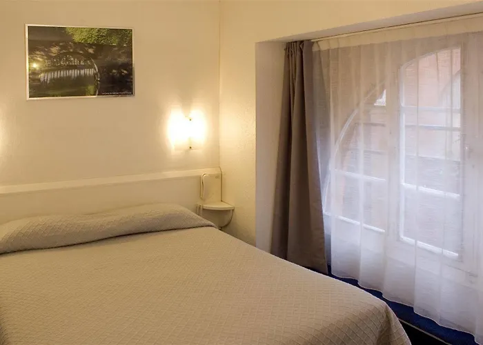 Отель Ours Blanc - Centre Тулуза